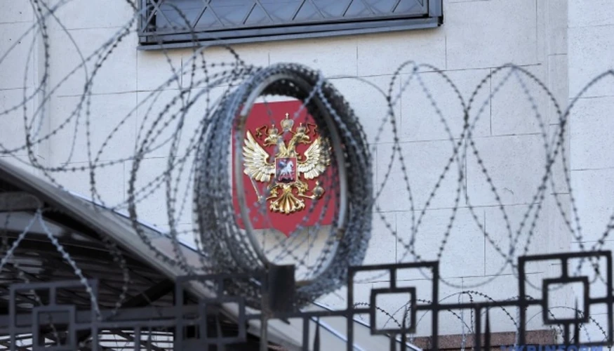 Російський мільярдер Володимир Лісін, якого можуть включити до санкційних списків ЄС, розмовляє з російським мільярдером